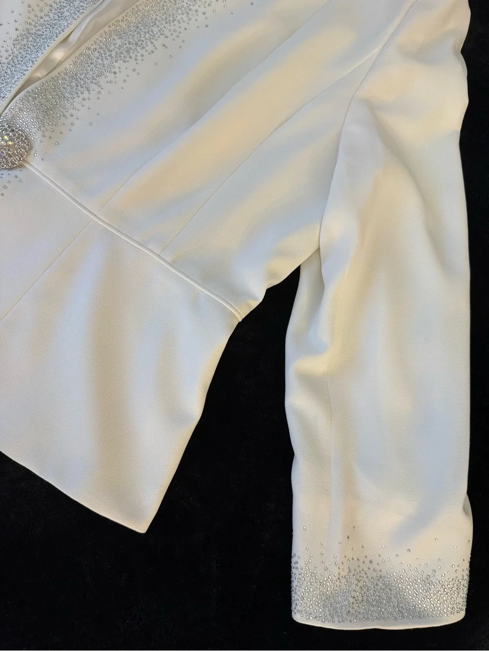 Lily & Taylor White Studded Lined Hook & Eye Short Jacket Long Sleeve Size 22